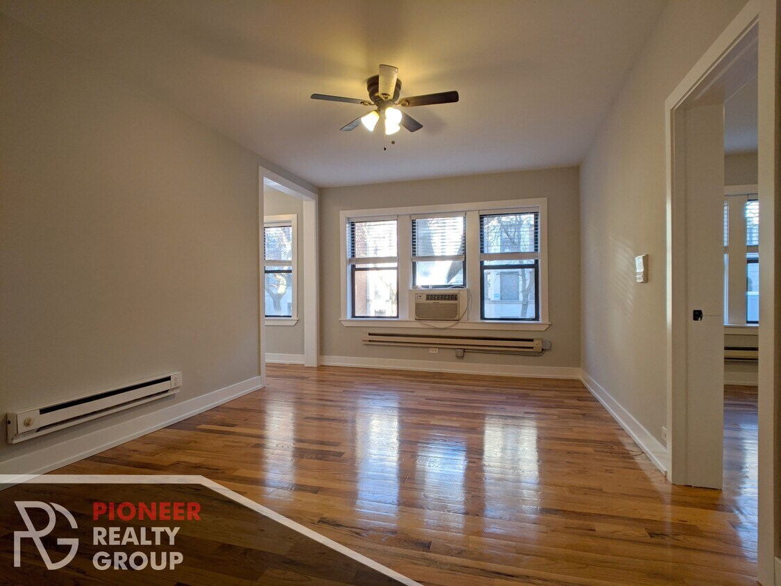 Primary Photo - 3721 N Pine Grove Ave