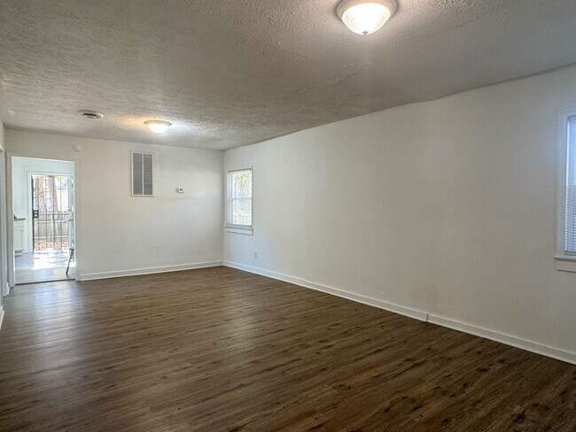 Foto del edificio - 3000 Courthouse Rd