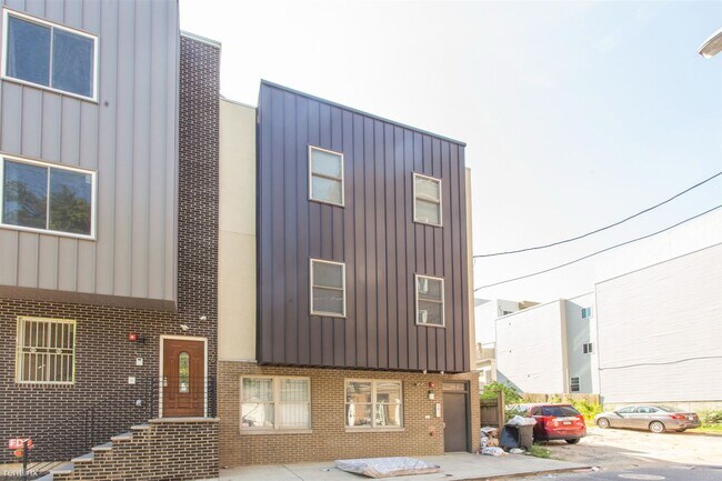 Foto del edificio - 2 br, 1 bath Triplex - 1310 N CARLISLE ST ...