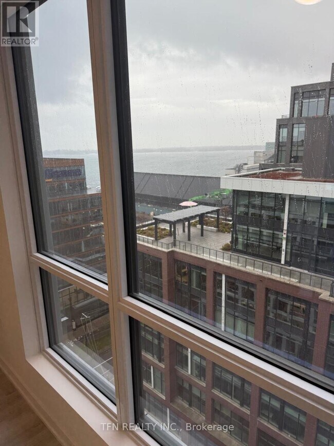 Building Photo - 15 Richardson St