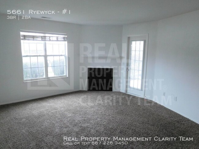 Foto del edificio - First Floor Unit w/ Private Patio