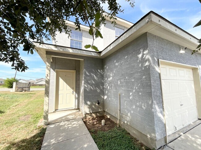 Photo - Lovely 2-story | 3-bedroom | 2.5-bath dupl... Townhome