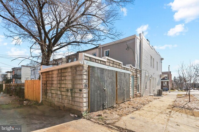 Building Photo - 3142 Baker St