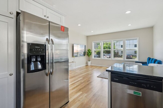 Foto del edificio - 2808 Colfax Ave South