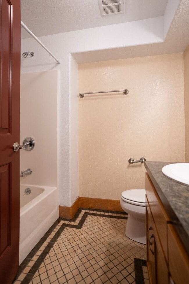 Building Photo - 3-bedroom 2 bath House $2,495