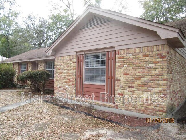 Building Photo - 5187 Hilltop Dr