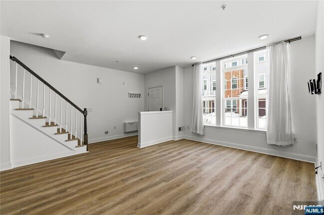 Foto del edificio - 25 Veterans Dr