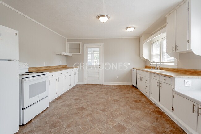 Foto del edificio - Spacious 4 bedroom home in Seneca!