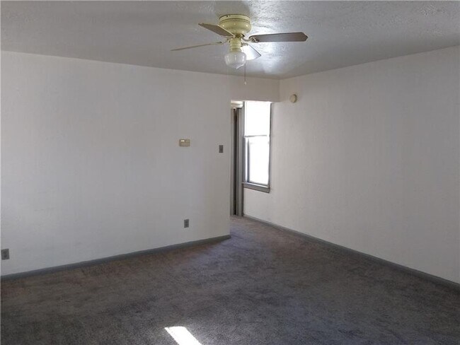 Building Photo - 415 Carothers Ave