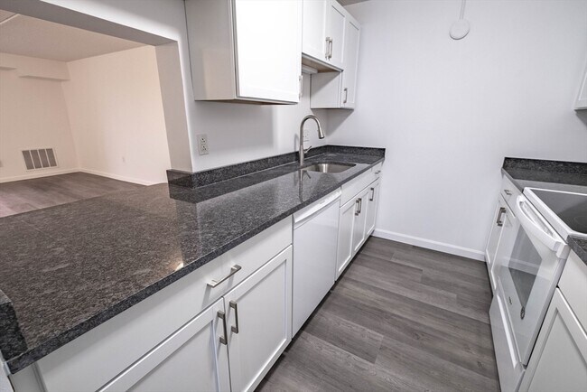 Building Photo - 100 High St