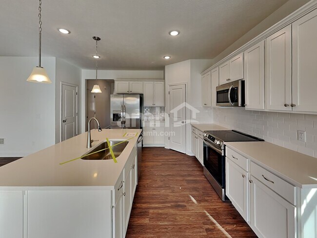 Foto del edificio - 8428 Merlin Dr