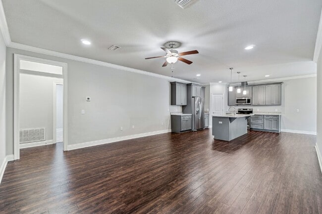 Building Photo - 2381 Belmont Dr