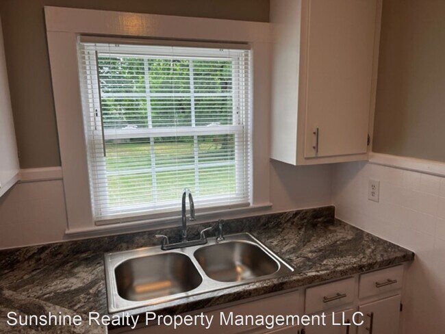 Foto del edificio - 3 br, 1 bath House - 2208 YOUNG STREET