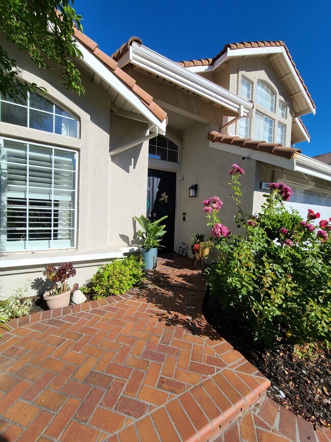 Foto del edificio - 105 Pinnacle Ridge Ct