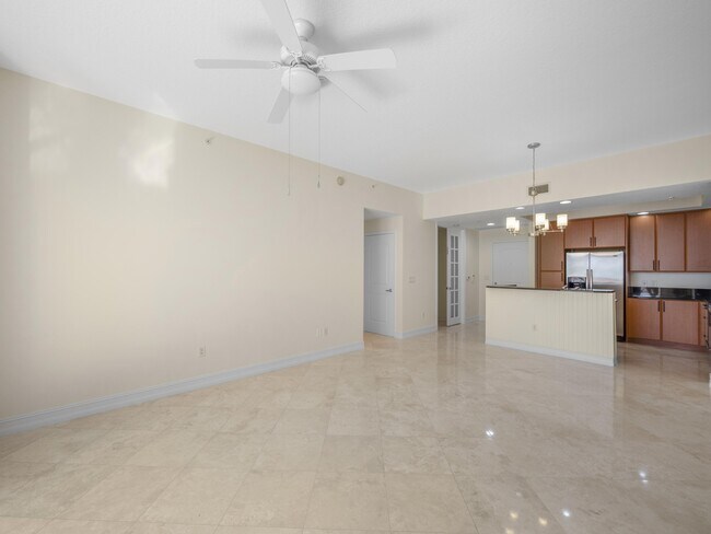 Foto del edificio - 701 S Olive Ave