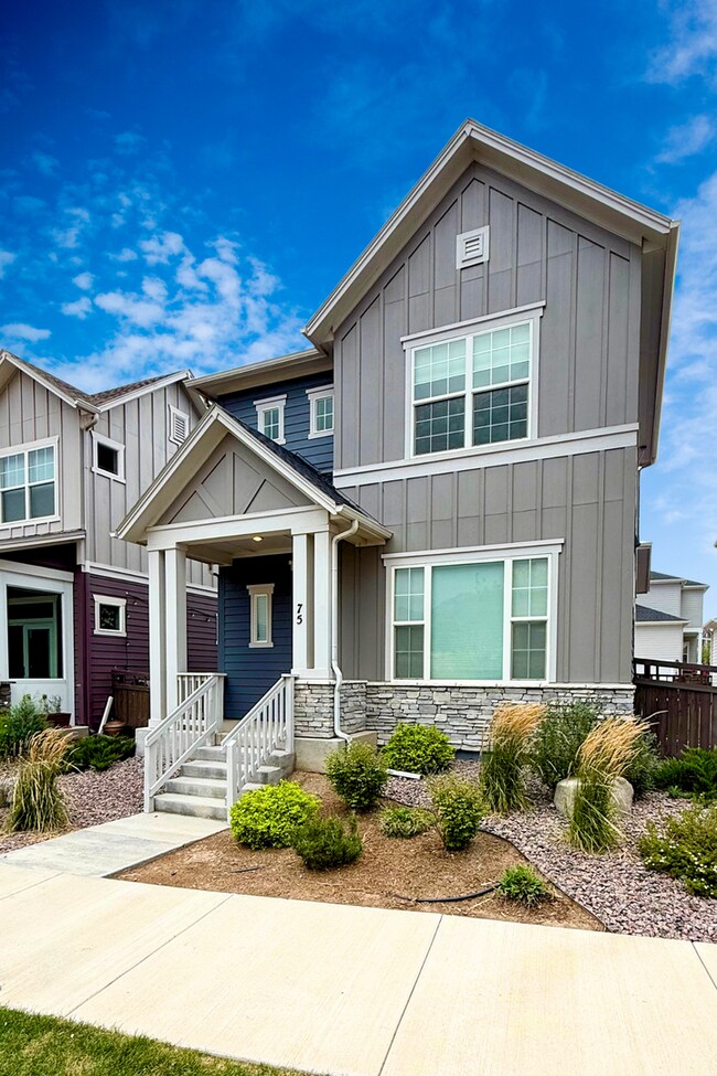 Foto del edificio - Modern Single-Family Home in Desirable Gold Hill Mesa — Built in 2021