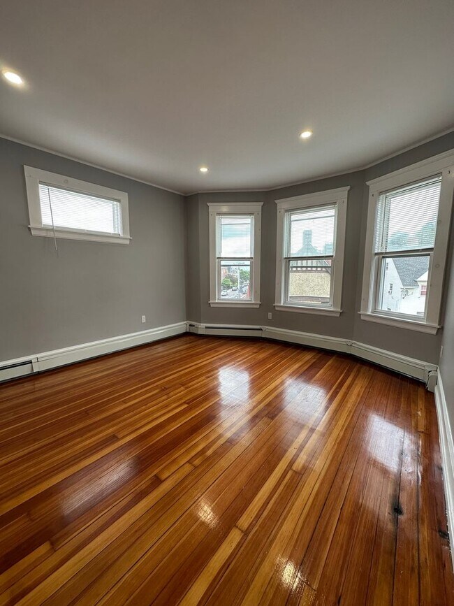 Building Photo - 1631dor