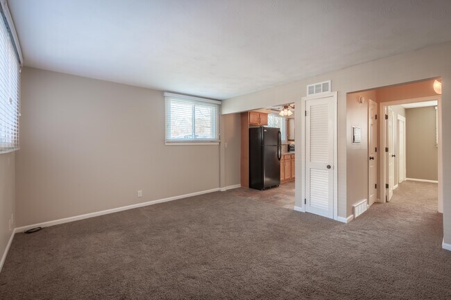 Amplia sala de estar - 316 N 35th St