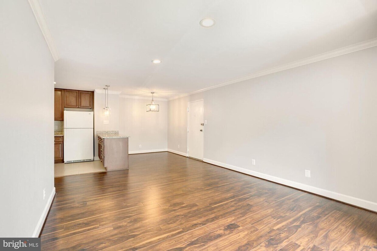 Foto principal - 440 E Cornell Dr