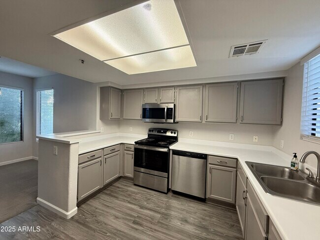 Foto del edificio - 4925 E Desert Cove Ave