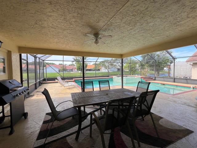 Foto del edificio - 9775 Sun Pointe Dr