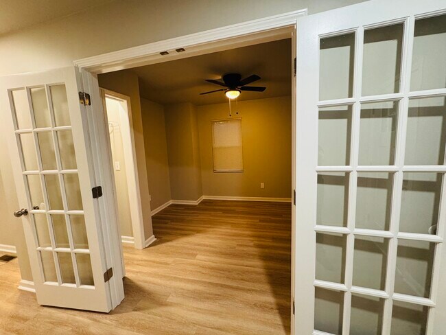 Foto del edificio - 2447 McAlpine Terrace