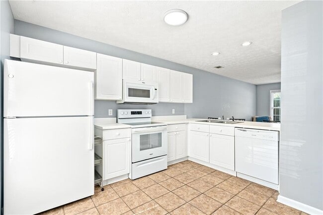 Foto del edificio - 1477 N Donahue Dr