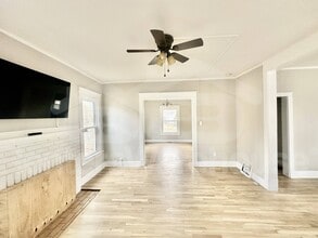 Building Photo - 3114 School St