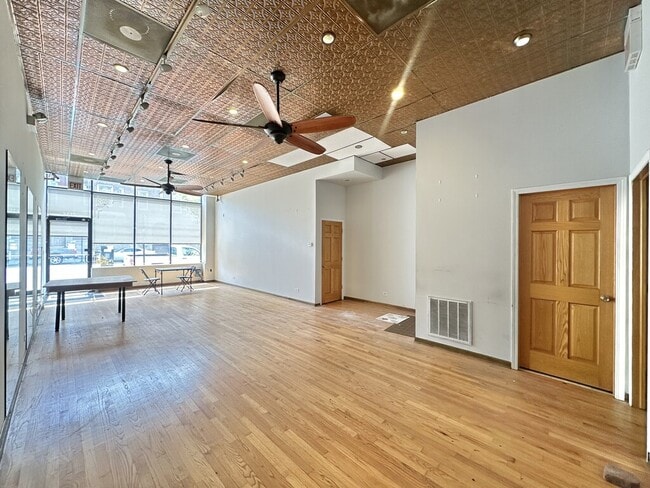 Building Photo - 2138 W Chicago Ave