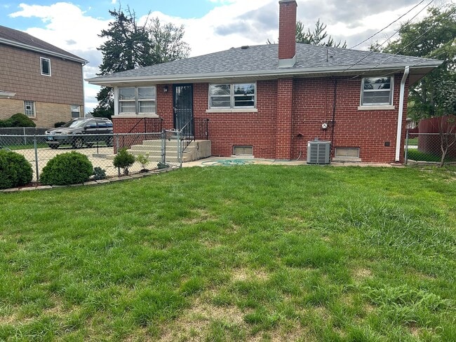 Building Photo - 8837 Oketo Ave