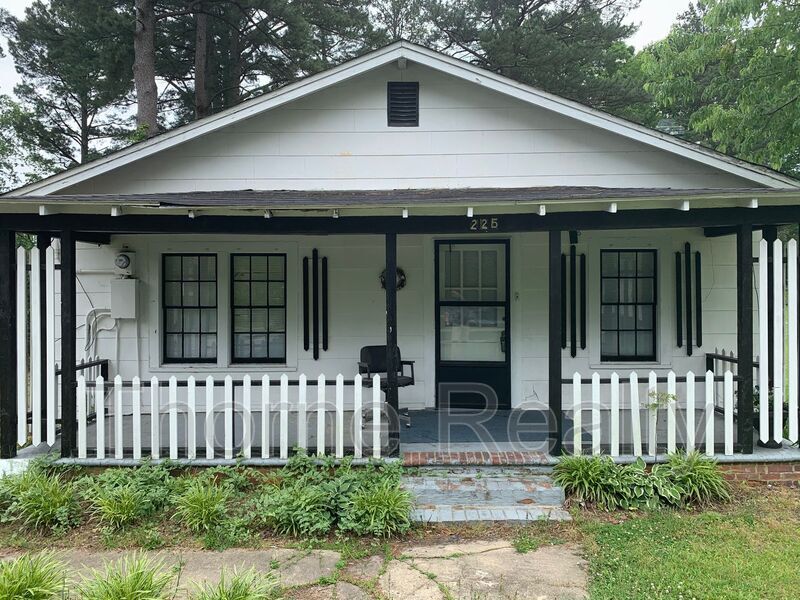Primary Photo - 225 Jackson St