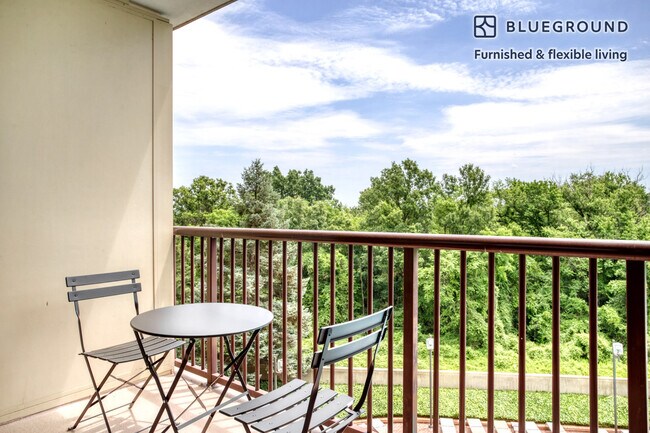 Foto del edificio - 1801 Crystal Dr