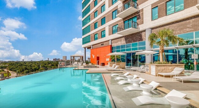 Foto del edificio - 2022 Holcombe Blvd