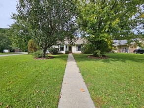 Building Photo - 218 Foxwood Ct