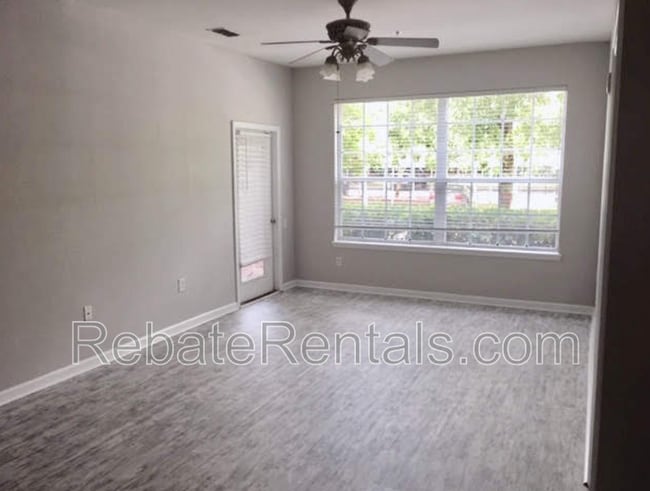 Foto del edificio - 7990 Baymeadows Rd E