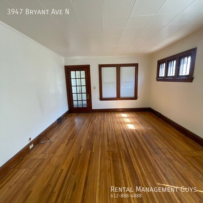 Building Photo - 3947 N Bryant Ave