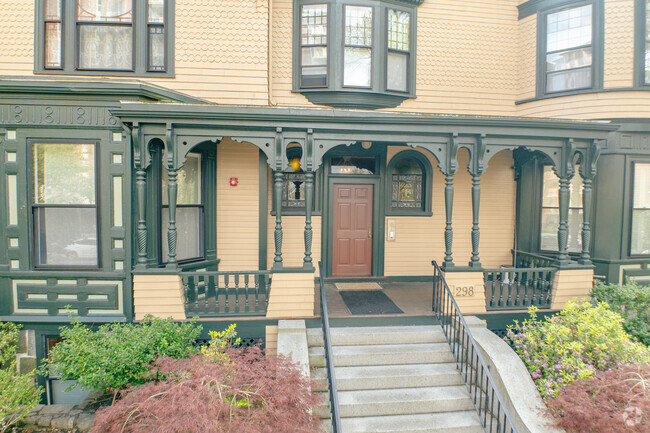 Building Entrance - 298 Harvard St