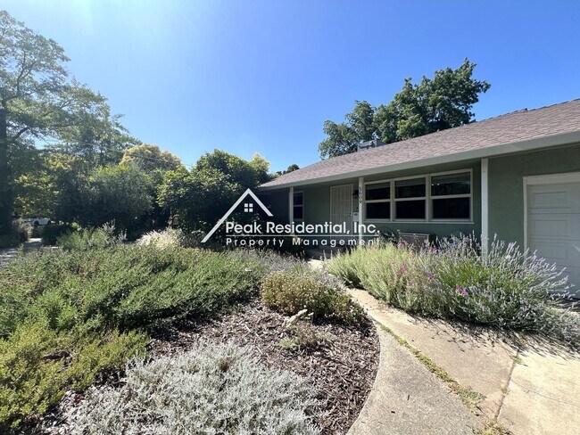 Foto del edificio - Charming 2bd/1b Home Near UCD Med Center!