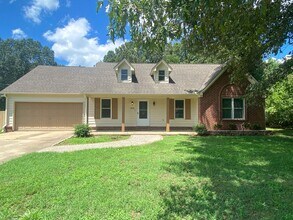Building Photo - 315 Quail Hollow Dr