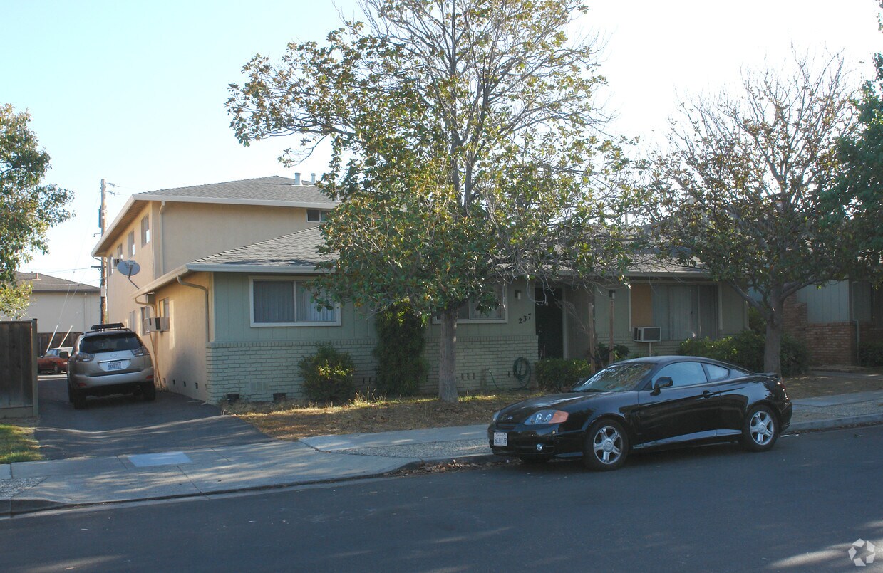 Primary Photo - 237 Hollis Ave