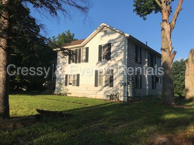 Building Photo - Budget friendly Buchanan Rental