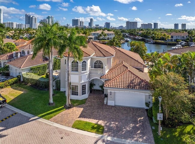 Building Photo - 946 Sanibel Dr