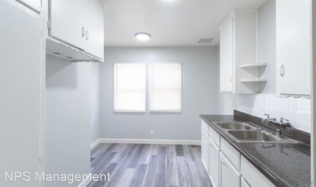 Building Photo - 2 br, 1 bath Apartment - 1945 W Vernon Ave...