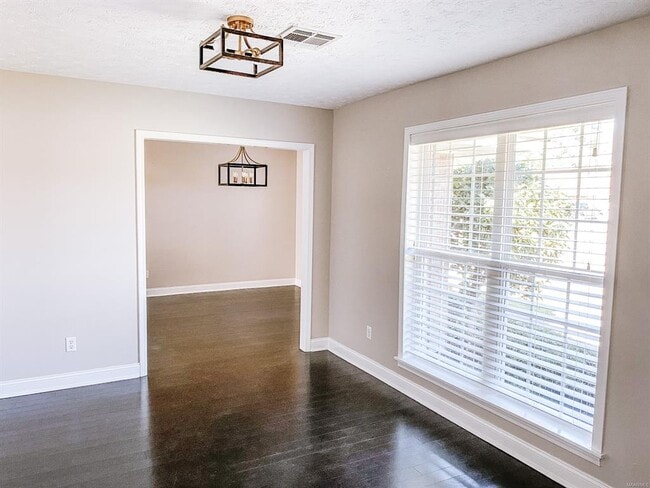 Building Photo - 122 Livingston Cir