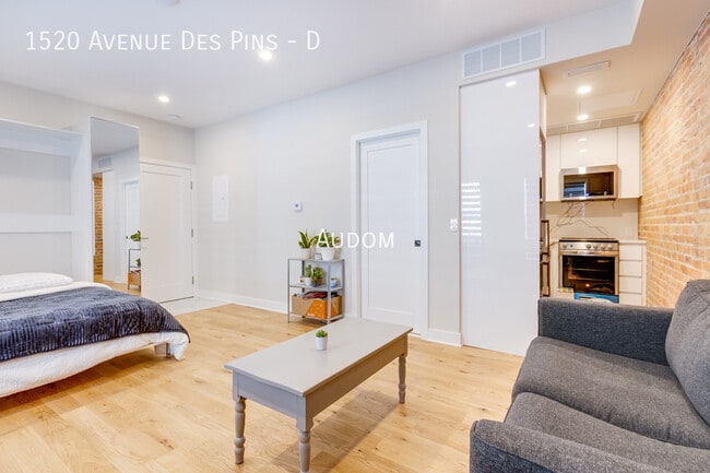 Building Photo - 1520 Av des Pins O