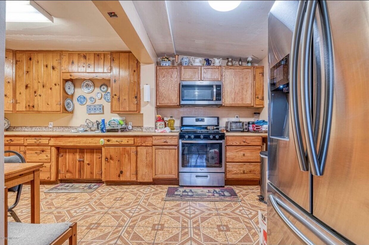 Primary Photo - 1532 W Delaware St