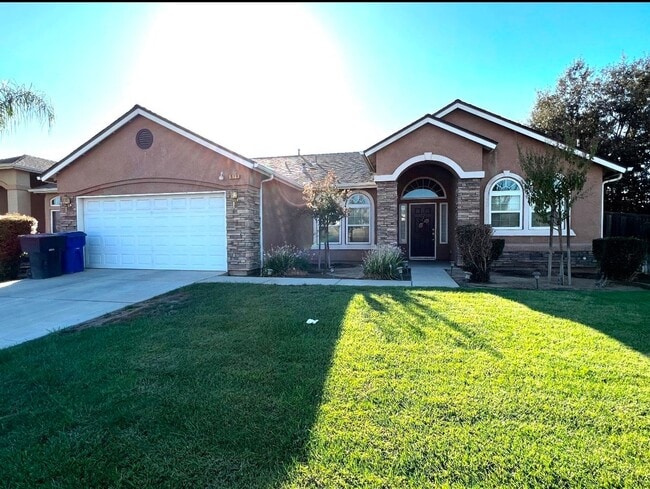 Foto del edificio - Spacious and Beautiful 4 bedroom luxury ho...