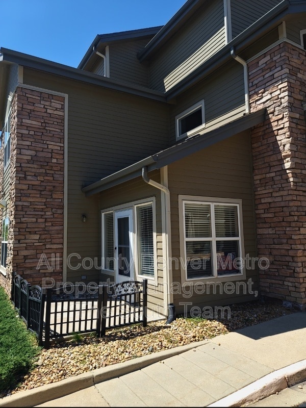 Building Photo - 3235 S Walden Ct
