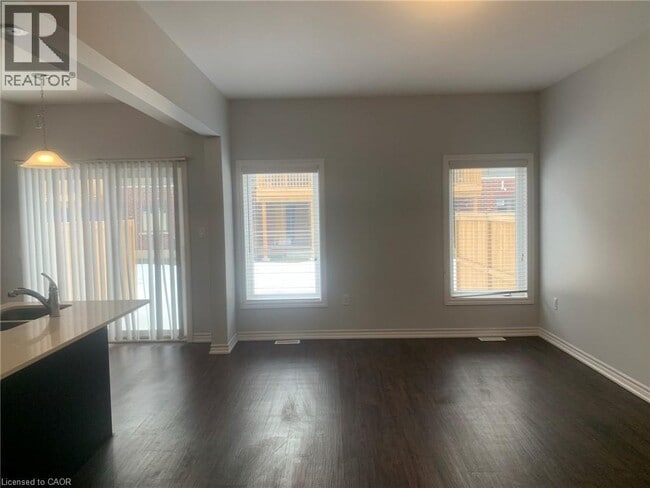 Building Photo - 324 Equestrian Way