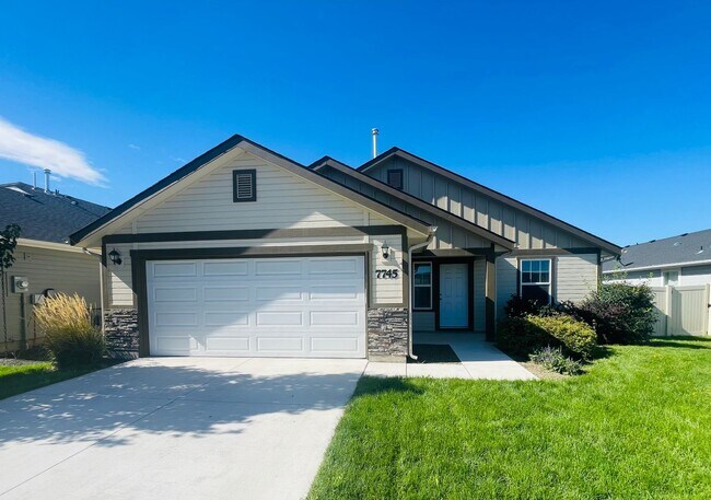 Building Photo - Charming 3 Bedroom Home in Nampa _ Pet Friendly!